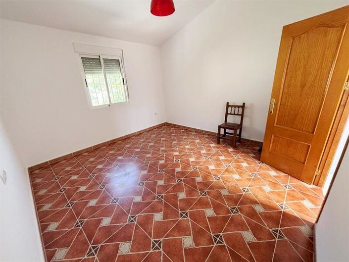 Image No.14-8 Bed Property for sale