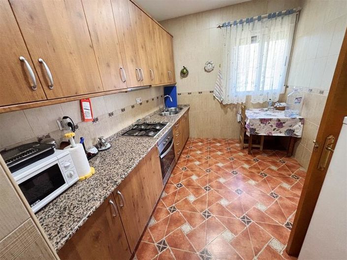 Image No.18-8 Bed Property for sale