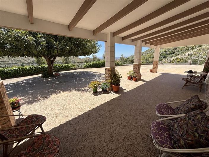 Image No.2-8 Bed Property for sale