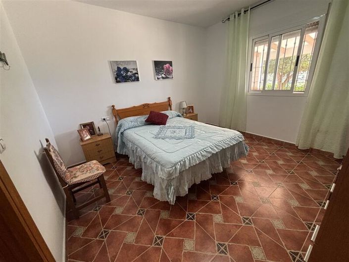 Image No.20-8 Bed Property for sale