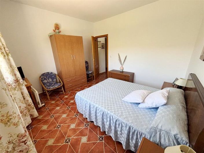 Image No.24-8 Bed Property for sale