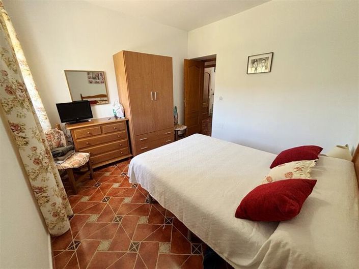 Image No.27-8 Bed Property for sale