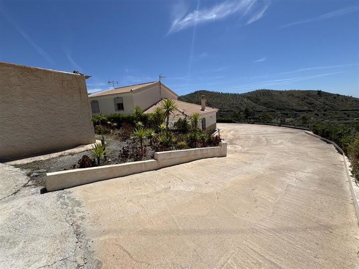 Image No.35-8 Bed Property for sale