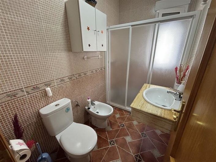 Image No.6-8 Bed Property for sale