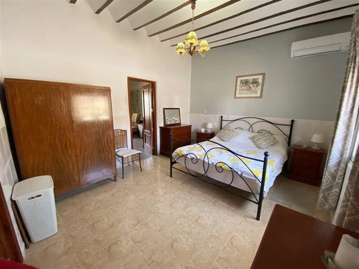 Image No.11-4 Bed Property for sale