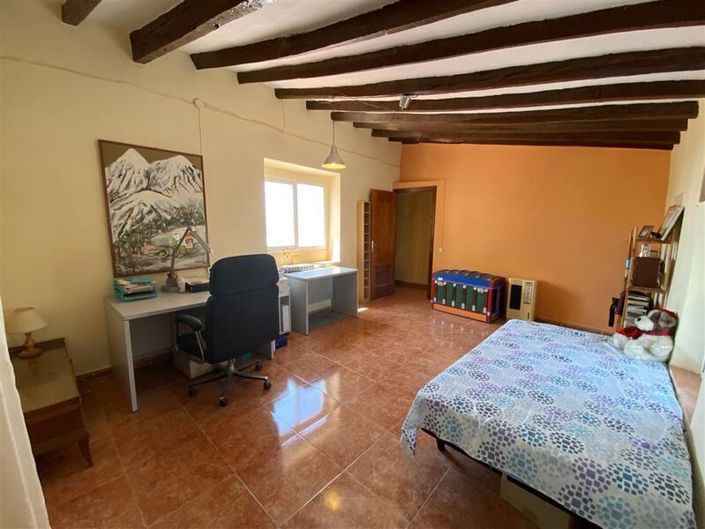 Image No.22-4 Bed Property for sale