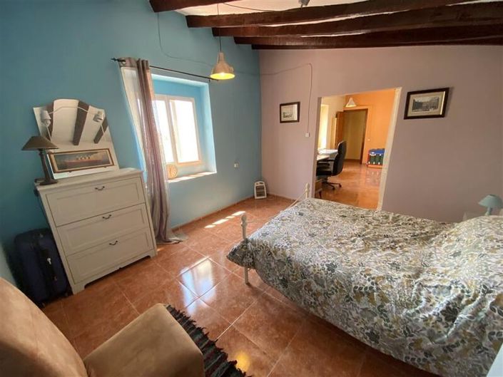 Image No.26-4 Bed Property for sale