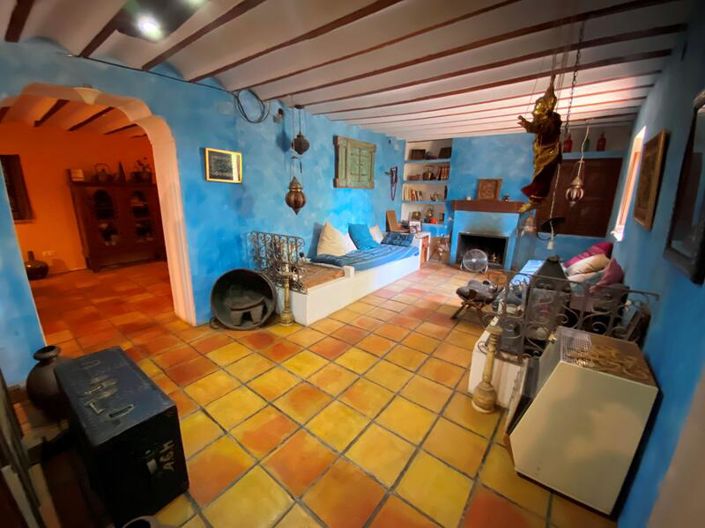 Image No.12-4 Bed Property for sale