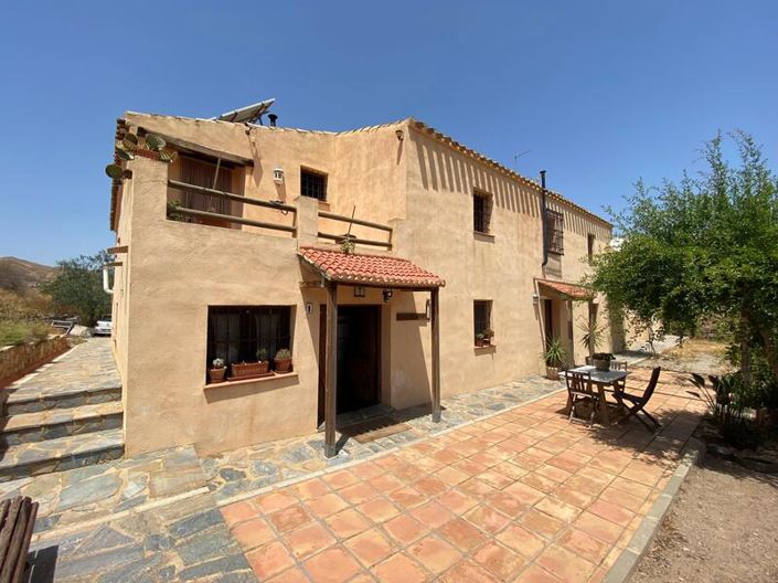 Image No.2-4 Bed Property for sale