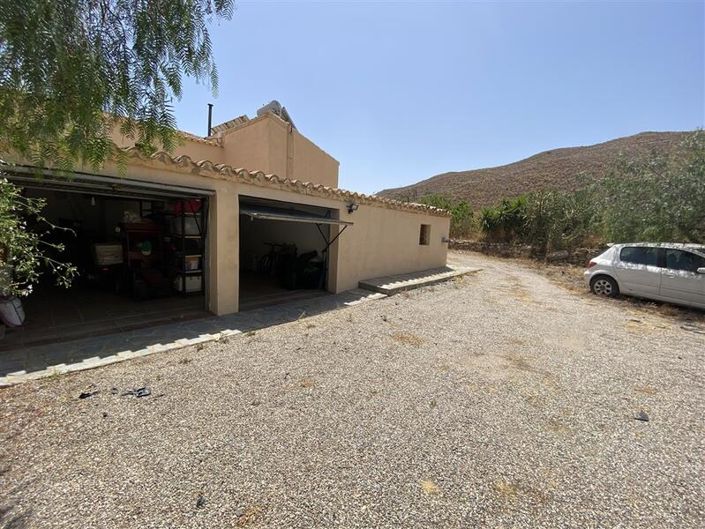 Image No.32-4 Bed Property for sale