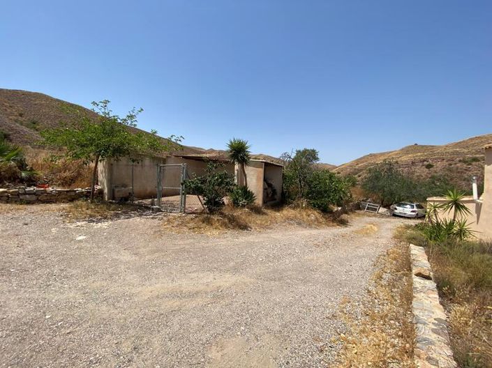 Image No.5-4 Bed Property for sale