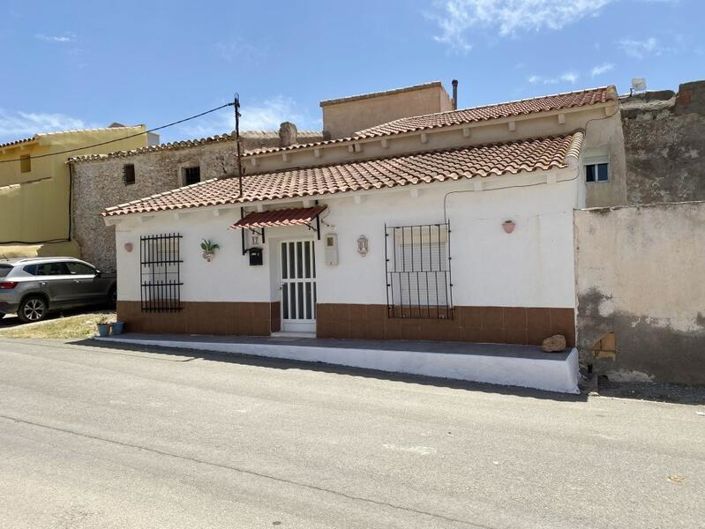Image No.1-4 Bed Property for sale