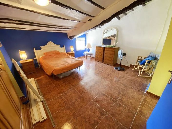 Image No.17-4 Bed Property for sale