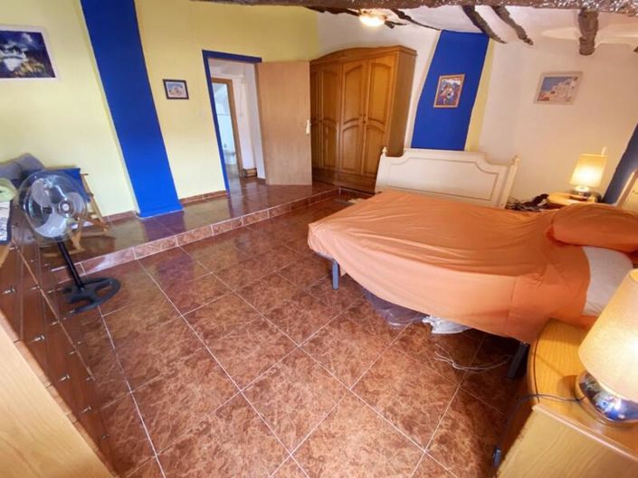 Image No.20-4 Bed Property for sale