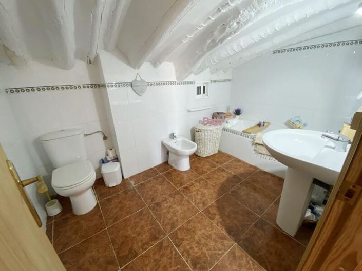 Image No.21-4 Bed Property for sale