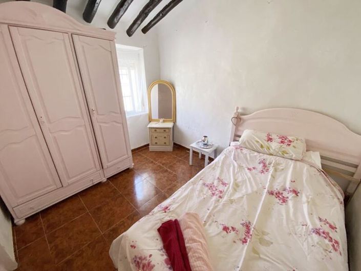 Image No.28-4 Bed Property for sale