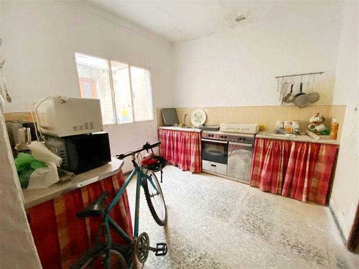 Image No.10-5 Bed Property for sale