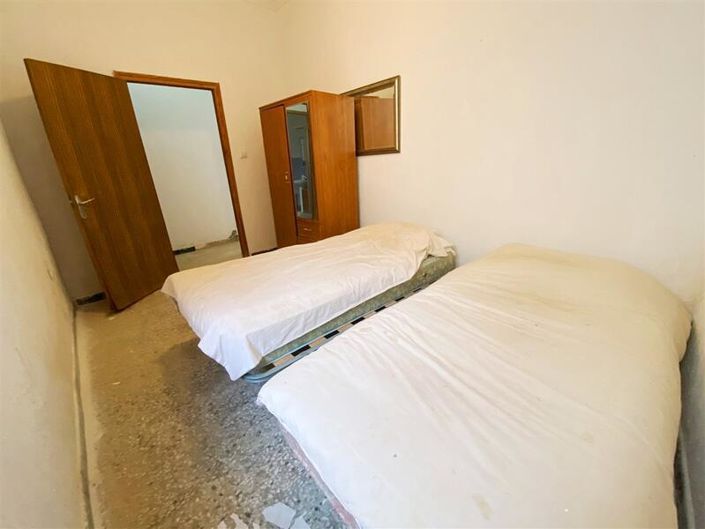 Image No.12-5 Bed Property for sale