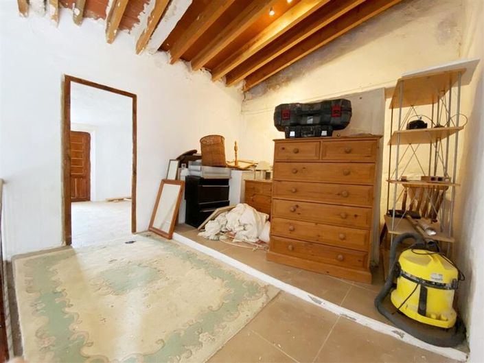 Image No.20-5 Bed Property for sale