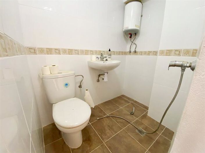 Image No.23-5 Bed Property for sale