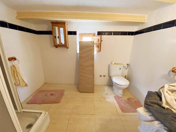 Image No.26-5 Bed Property for sale