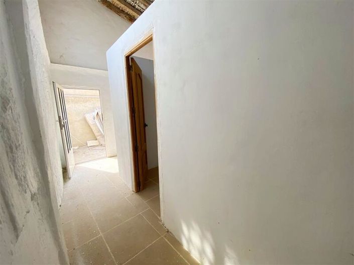 Image No.29-5 Bed Property for sale