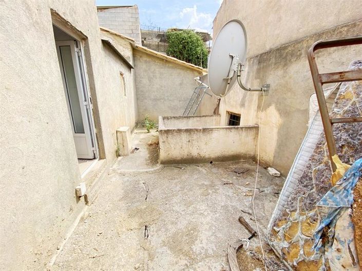 Image No.32-5 Bed Property for sale