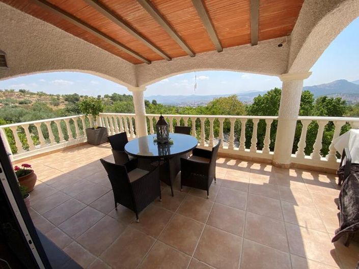 Image No.10-6 Bed Property for sale