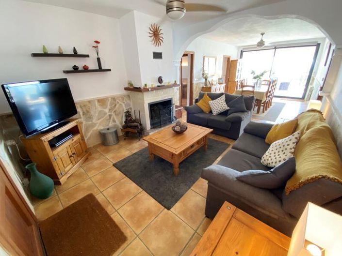 Image No.12-6 Bed Property for sale