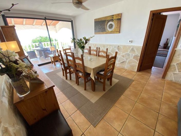 Image No.13-6 Bed Property for sale