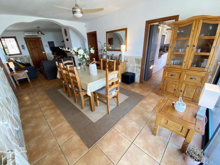 Image No.14-6 Bed Property for sale