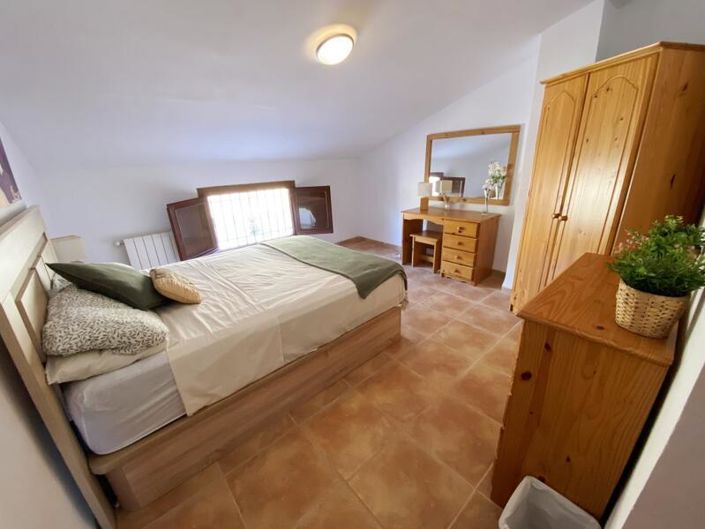 Image No.18-6 Bed Property for sale