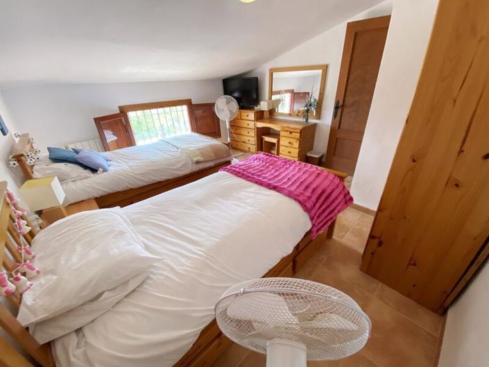 Image No.21-6 Bed Property for sale