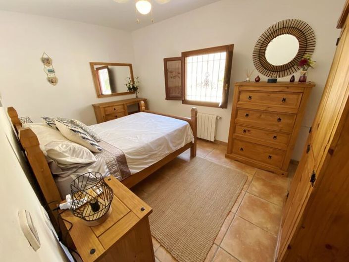 Image No.22-6 Bed Property for sale