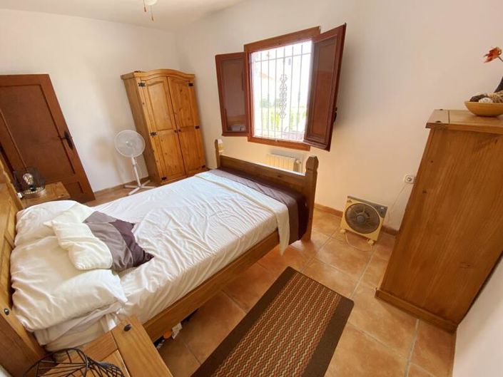 Image No.26-6 Bed Property for sale