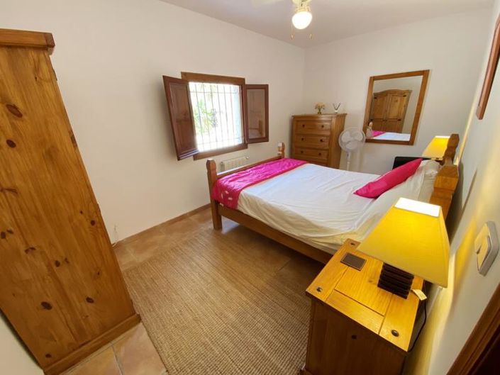 Image No.28-6 Bed Property for sale