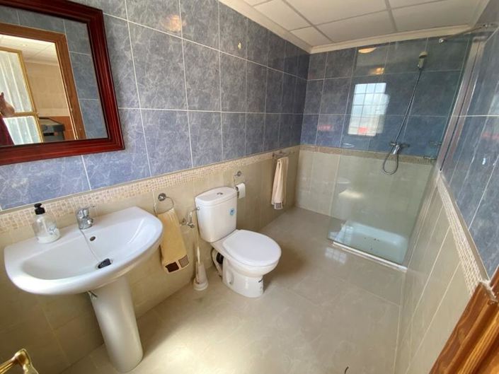 Image No.32-6 Bed Property for sale