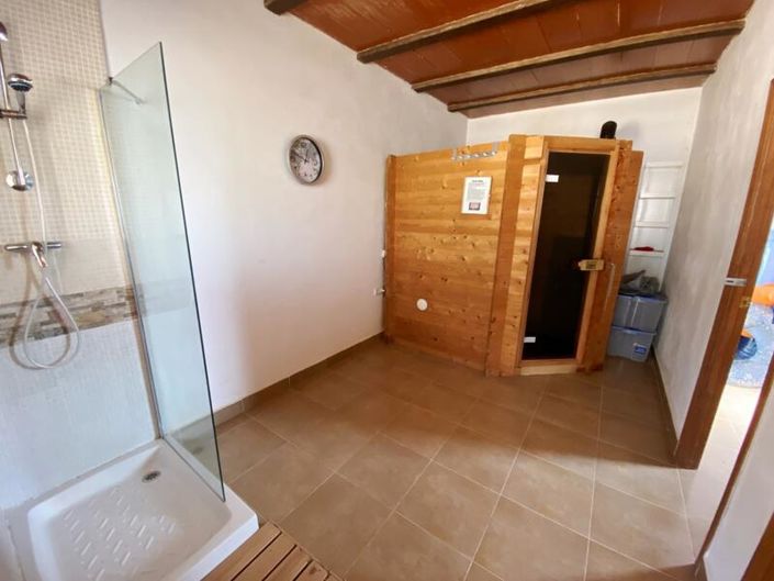 Image No.34-6 Bed Property for sale