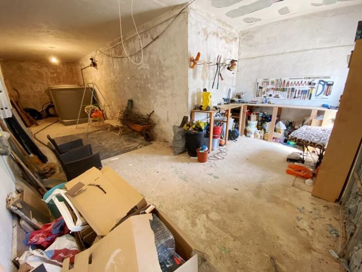 Image No.37-6 Bed Property for sale