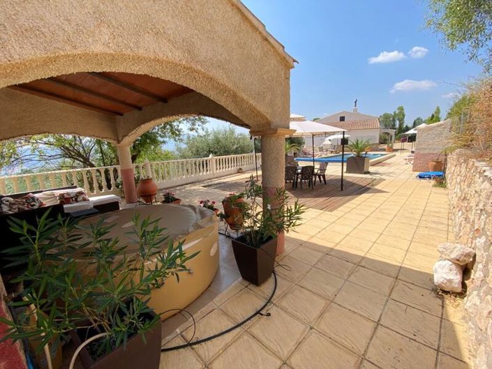 Image No.6-6 Bed Property for sale