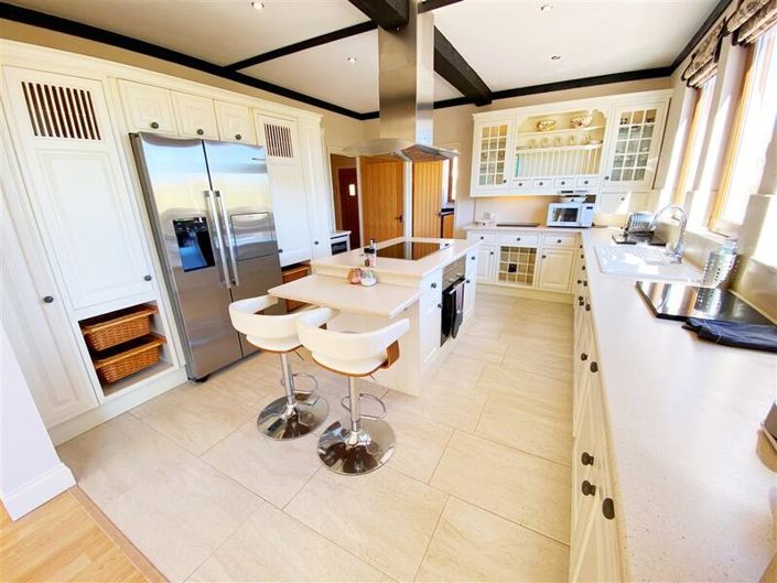 Image No.15-4 Bed Property for sale