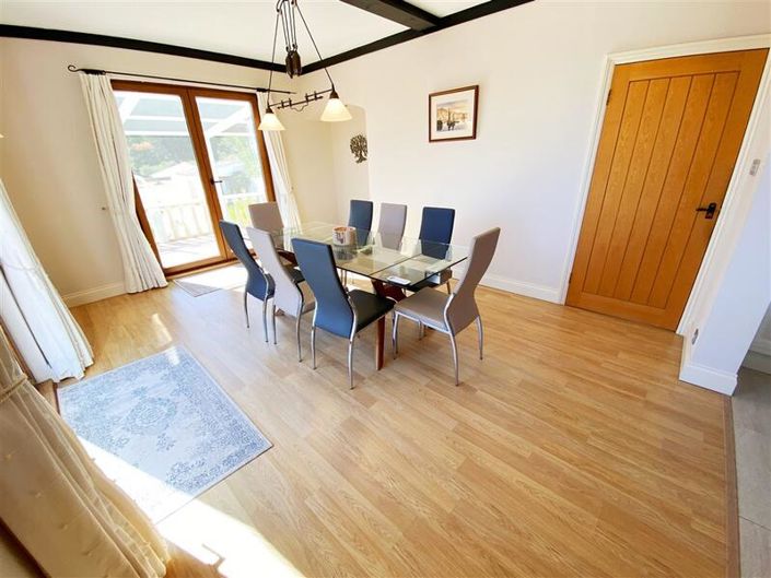 Image No.17-4 Bed Property for sale