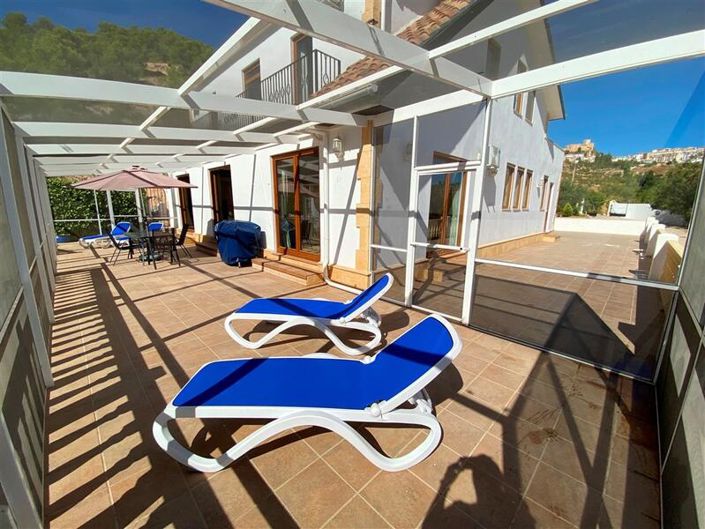 Image No.5-4 Bed Property for sale