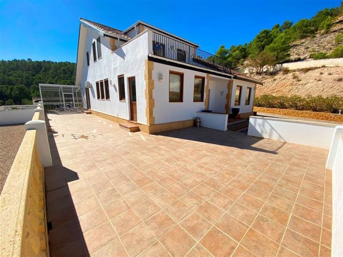 Image No.7-4 Bed Property for sale