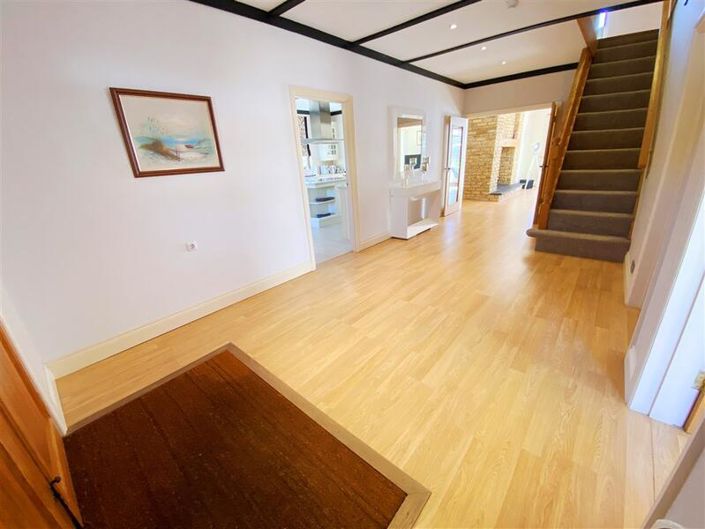 Image No.9-4 Bed Property for sale