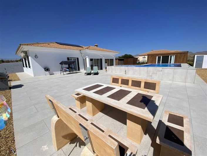 Image No.1-4 Bed Villa for sale