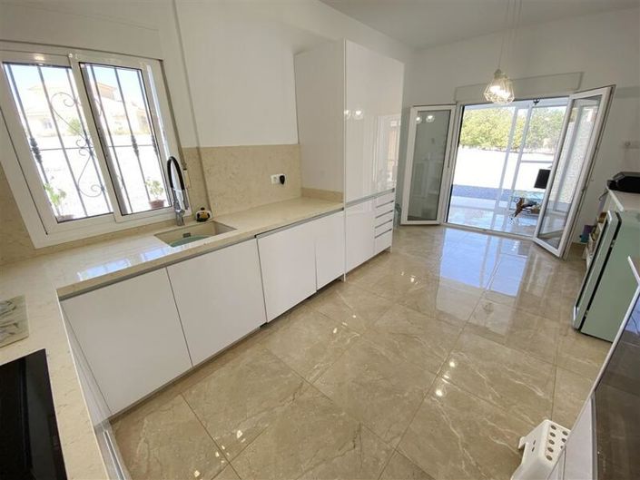 Image No.18-4 Bed Villa for sale