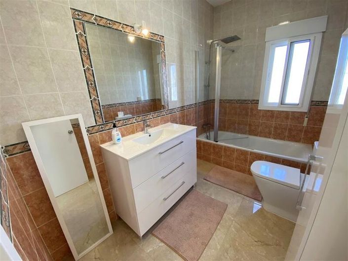 Image No.28-4 Bed Villa for sale