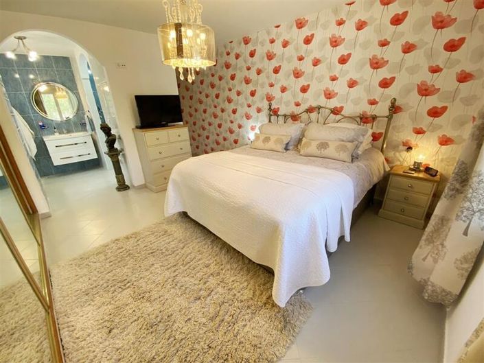 Image No.18-3 Bed Villa for sale