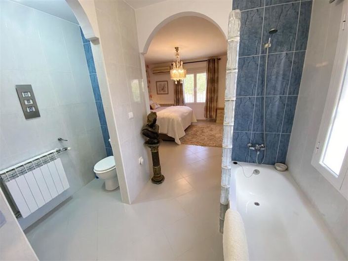 Image No.19-3 Bed Villa for sale